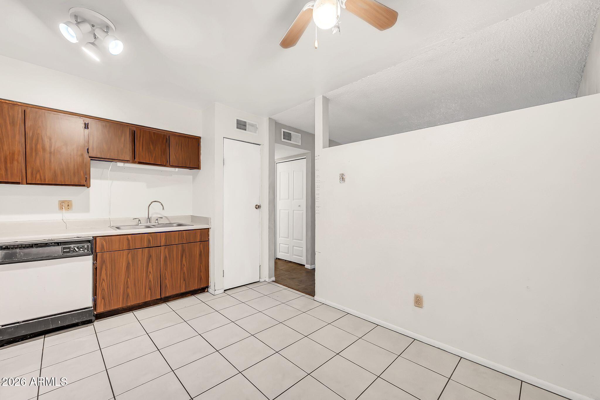830 South Dobson Road, Unit 53 Mesa, AZ 85202 - Photo 10 of 25 Kitchen
