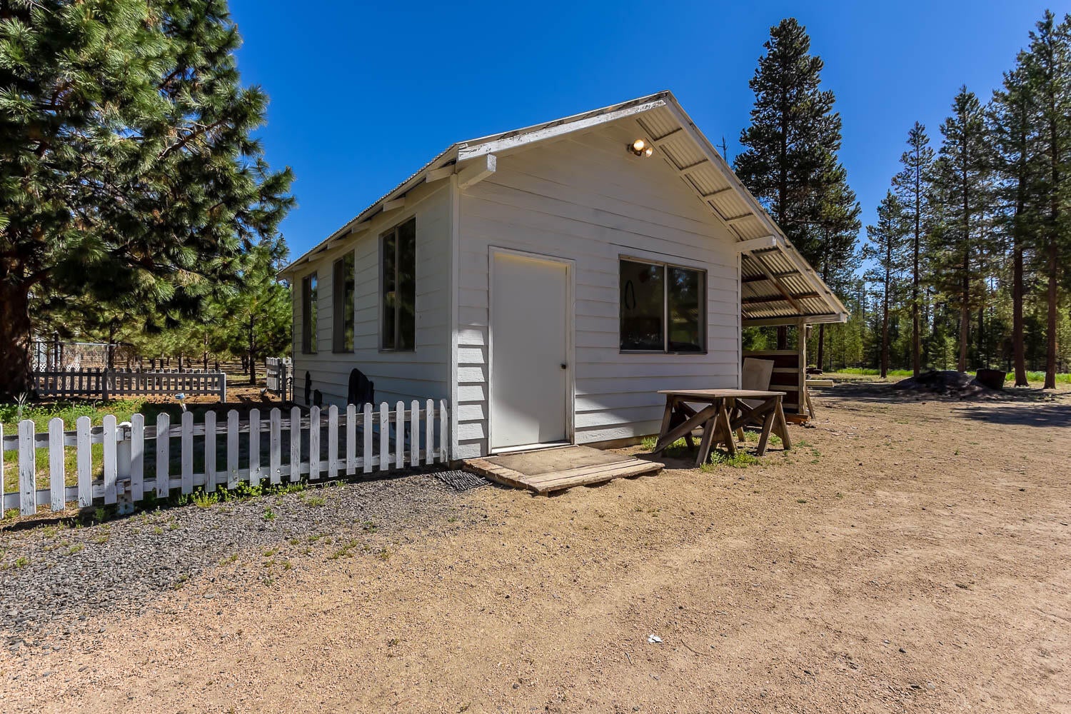 146909 Bills Road Gilchrist, OR 97737 - Photo 15 of 22 Workshop with power