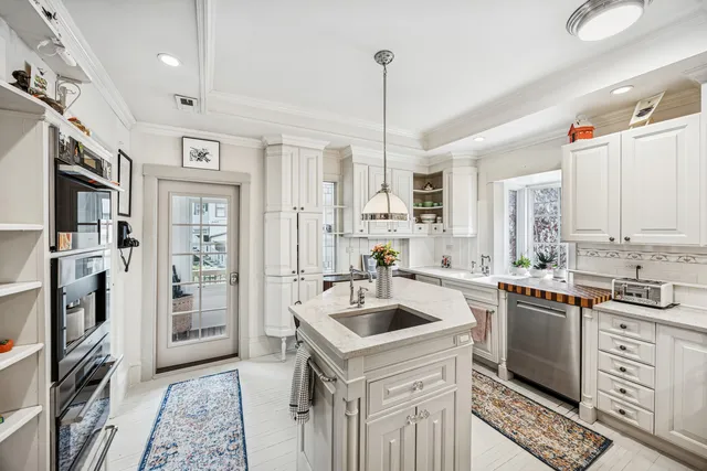 $1,090,000 | 163 North Cuyler Avenue, Oak Park, IL 60302