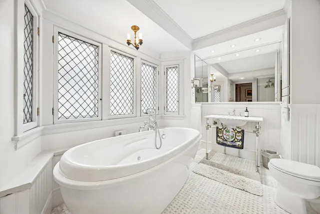 $1,090,000 | 163 North Cuyler Avenue, Oak Park, IL 60302