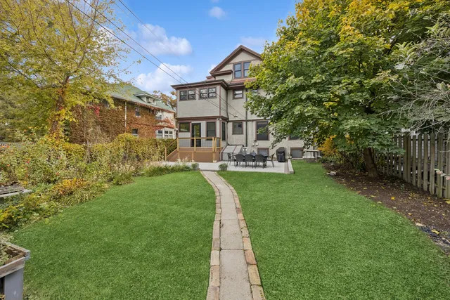 $1,090,000 | 163 North Cuyler Avenue, Oak Park, IL 60302