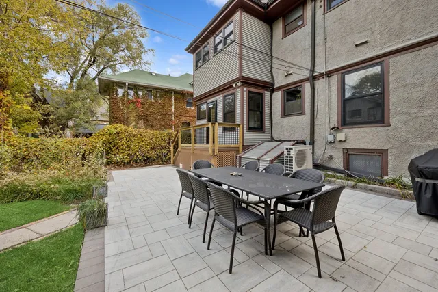 $1,090,000 | 163 North Cuyler Avenue, Oak Park, IL 60302