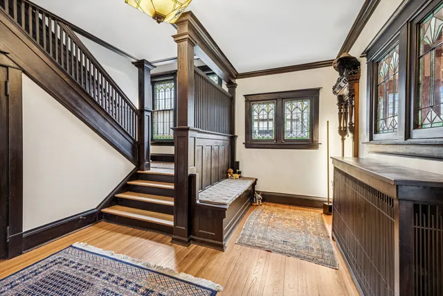 $1,090,000 | 163 North Cuyler Avenue, Oak Park, IL 60302