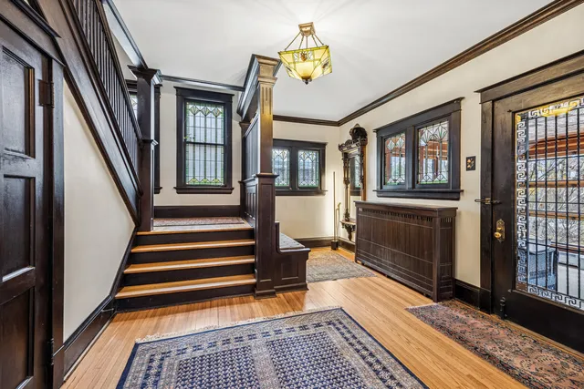 $1,090,000 | 163 North Cuyler Avenue, Oak Park, IL 60302