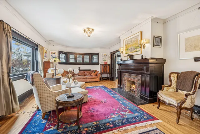 $1,090,000 | 163 North Cuyler Avenue, Oak Park, IL 60302