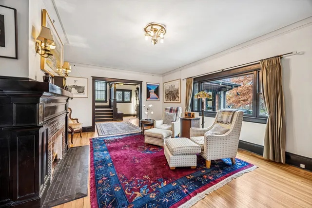 $1,090,000 | 163 North Cuyler Avenue, Oak Park, IL 60302