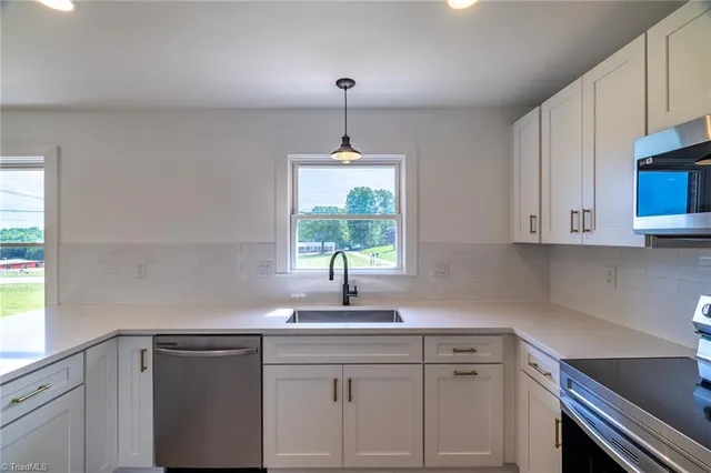 $1,950 | 310 Sedge Garden Road, Kernersville, NC 27284