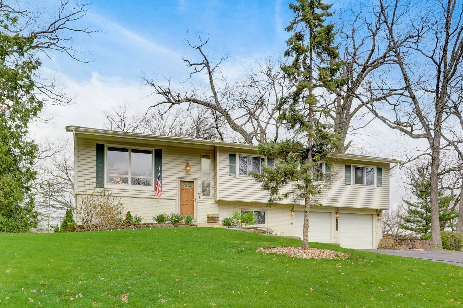 4611 Tile Line Road Crystal Lake, IL 60012 - Photo 3 of 55 Gallery Image 3