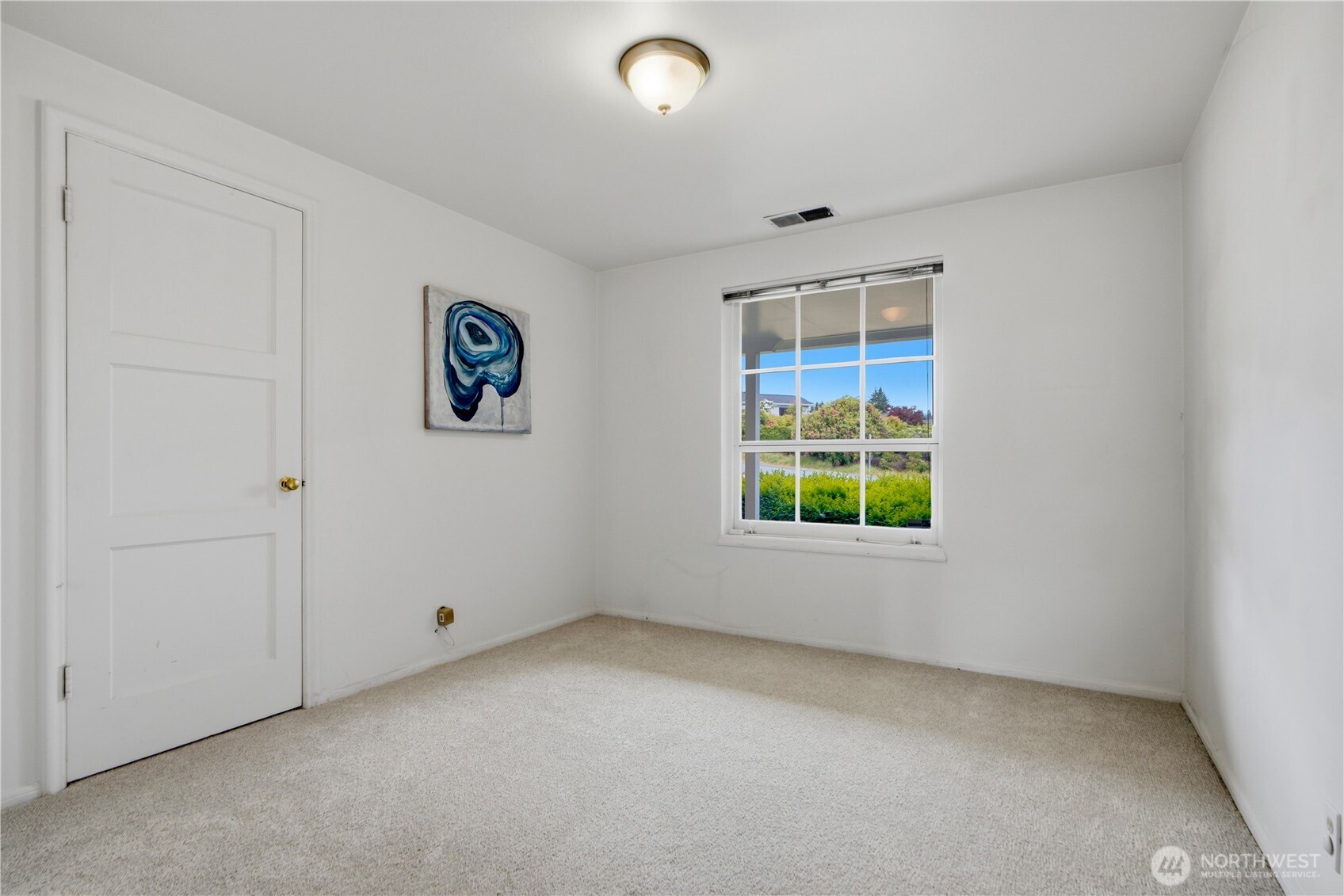 9837 Belfair Road Bellevue, WA 98004 - Photo 23 of 32 Gallery Image 23