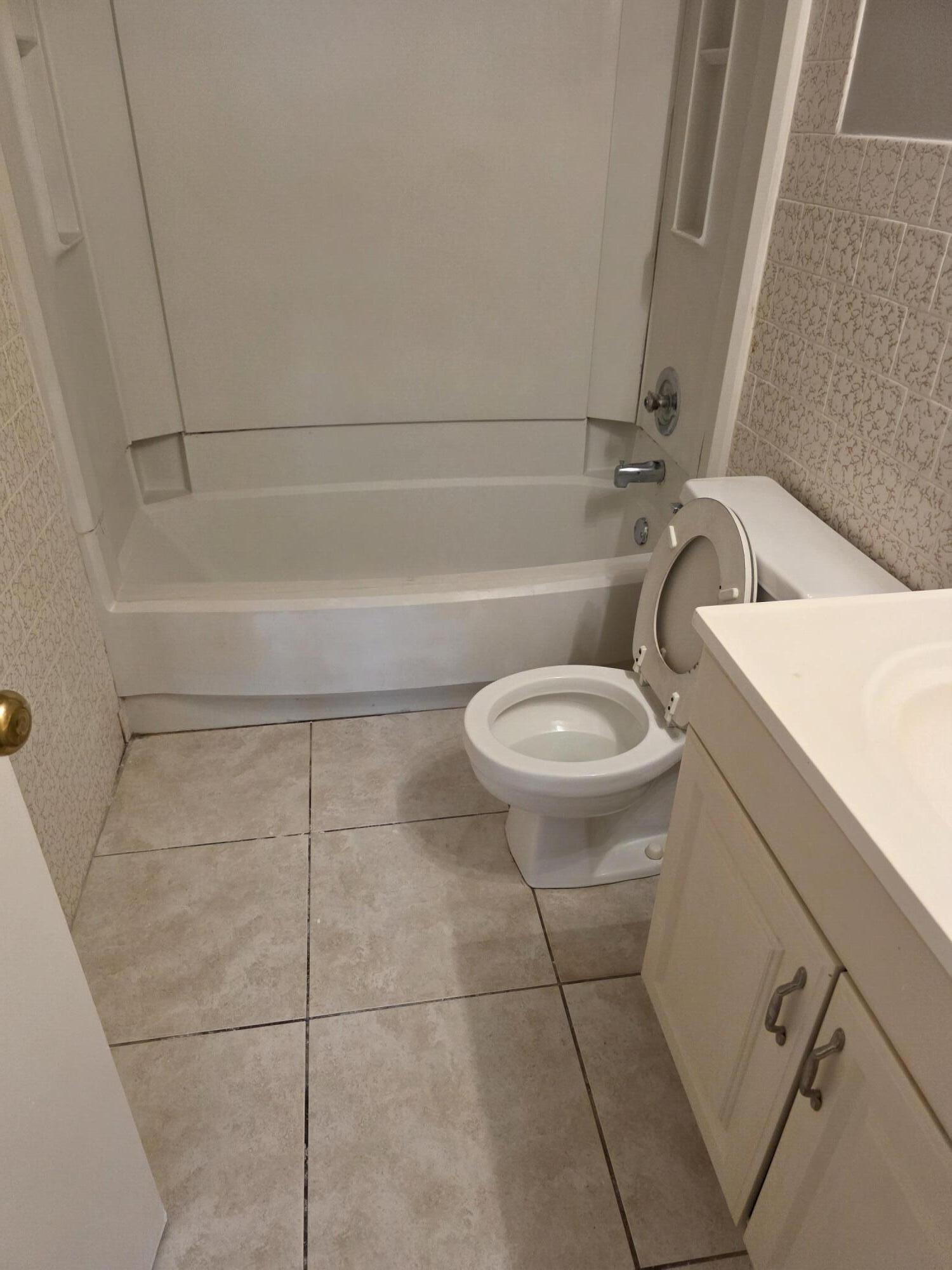2401 Riverside Drive, Unit 411B Coral Springs, FL 33065 - Photo 4 of 6 411 20260617_162316 (1)