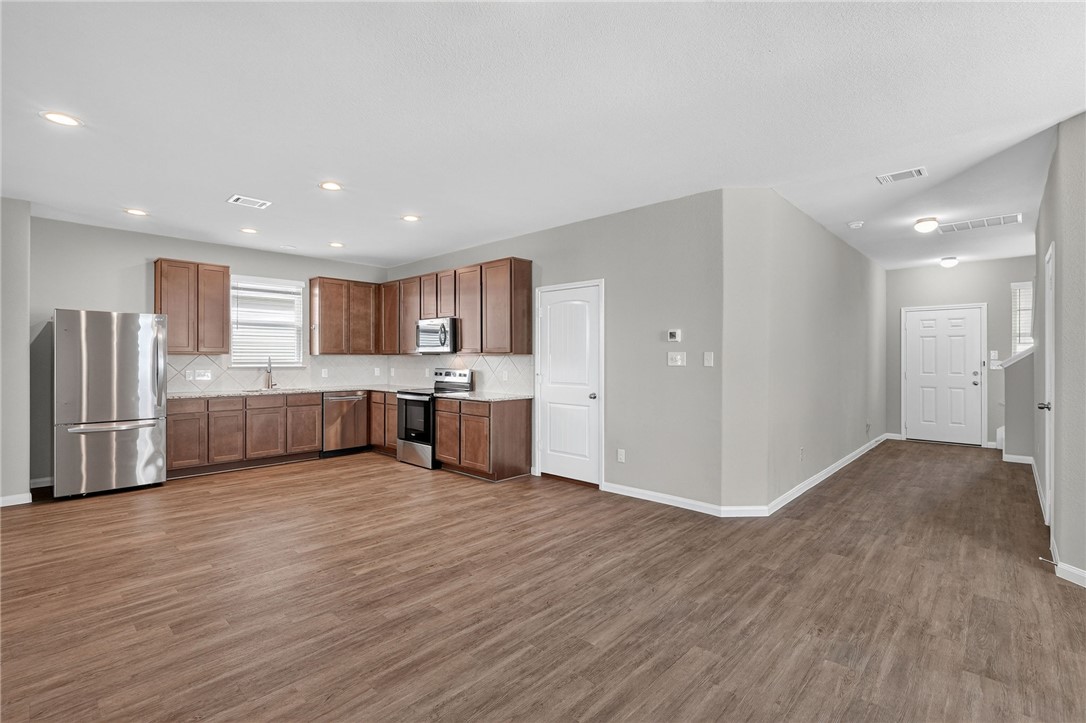 4702 Los Pines Way Bryan, TX 77807 - Photo 3 of 36 Gallery Image 3
