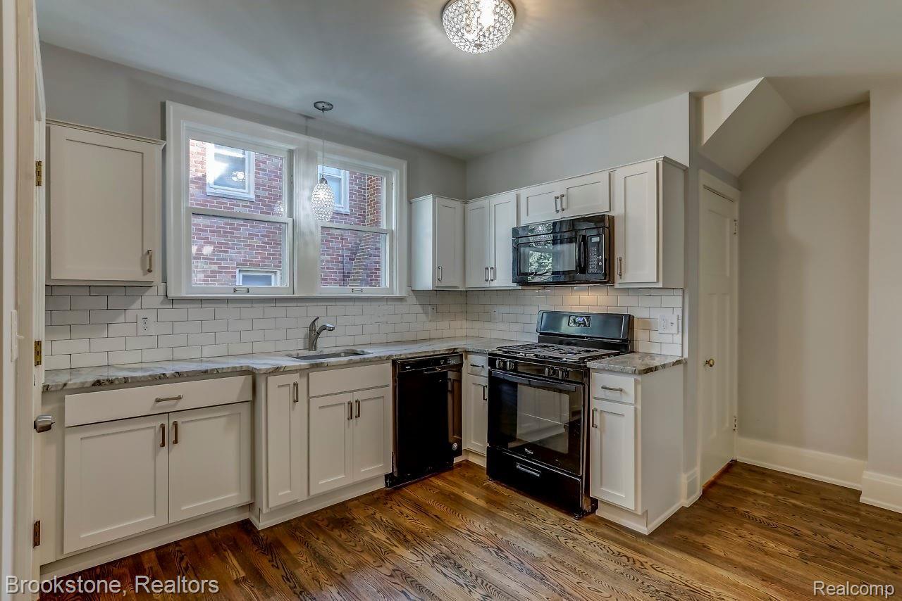 16515 Huntington Road Detroit, MI 48219 - Photo 7 of 14 16515 Huntington Road, Detroit, MI-15-SMALL.jpg
