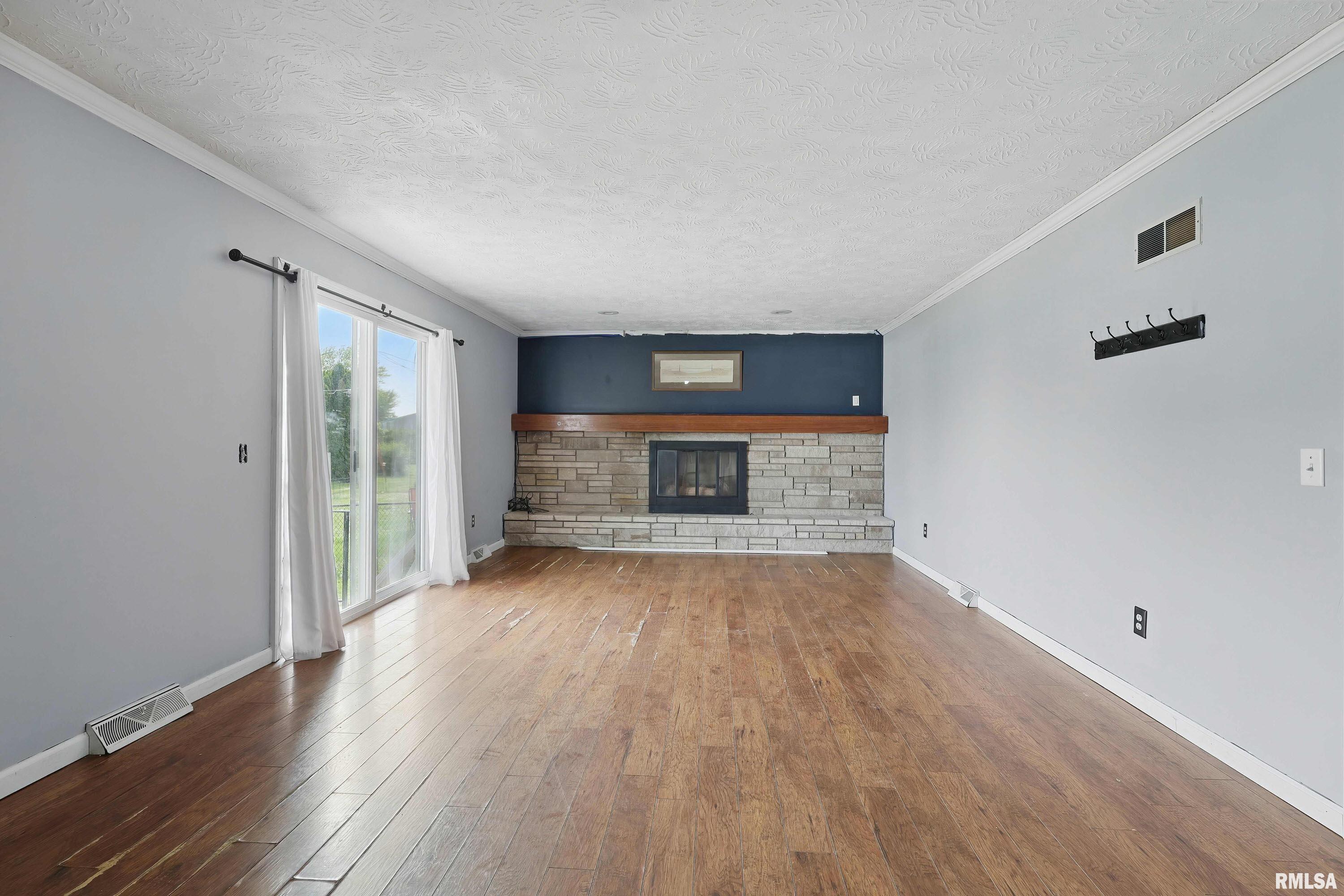 343 West Meadow Lane Walcott, IA 52773 - Photo 8 of 30 Gallery Image 8