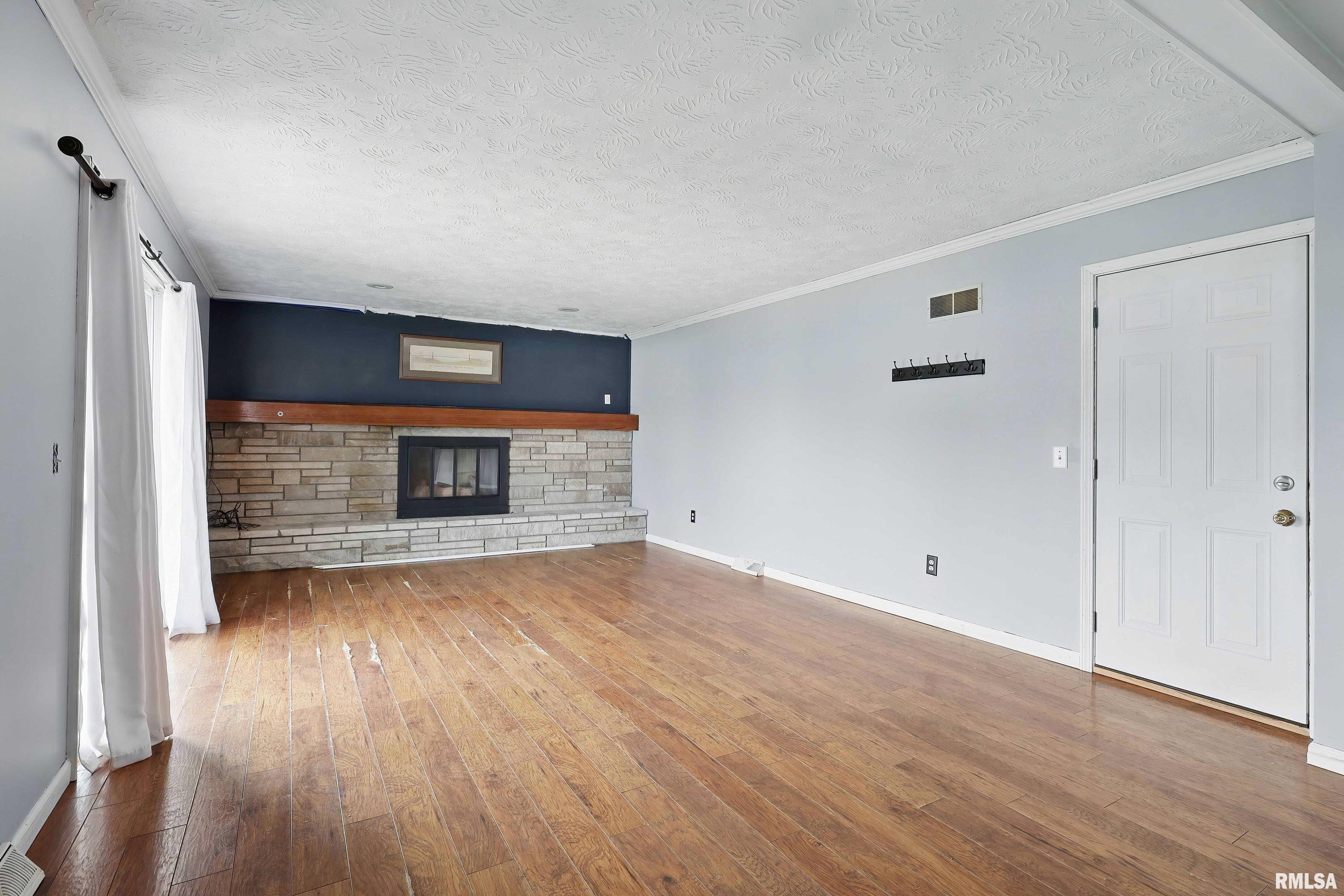 343 West Meadow Lane Walcott, IA 52773 - Photo 9 of 30 Gallery Image 9