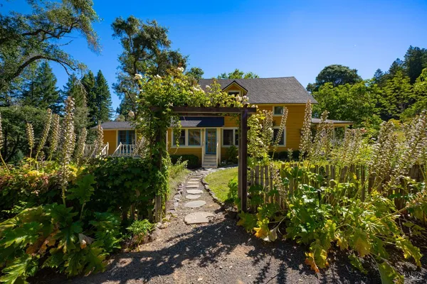 $5,500,000 | 20205 Tumbling McD Road, Philo, CA 95466