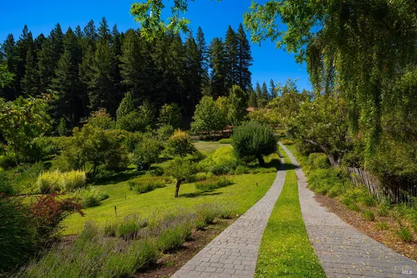 $5,500,000 | 20205 Tumbling McD Road, Philo, CA 95466