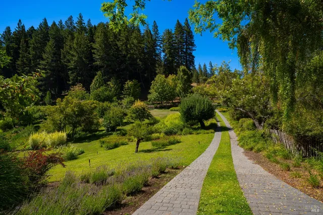 $5,500,000 | 20205 Tumbling McD Road, Philo, CA 95466