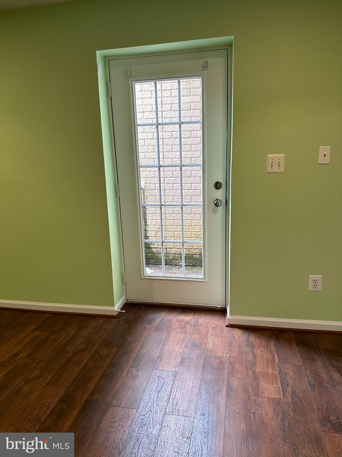 8392 Tenbrook Drive Gainesville, VA 20155 - Photo 2 of 10 Separate entrance