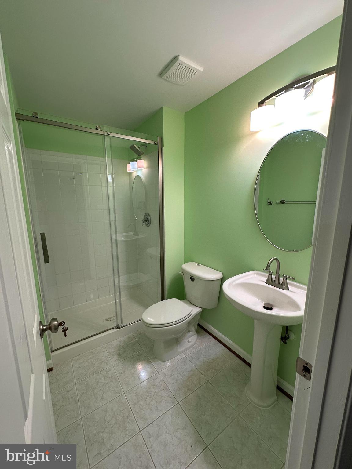 8392 Tenbrook Drive Gainesville, VA 20155 - Photo 5 of 10 Full Bathroom