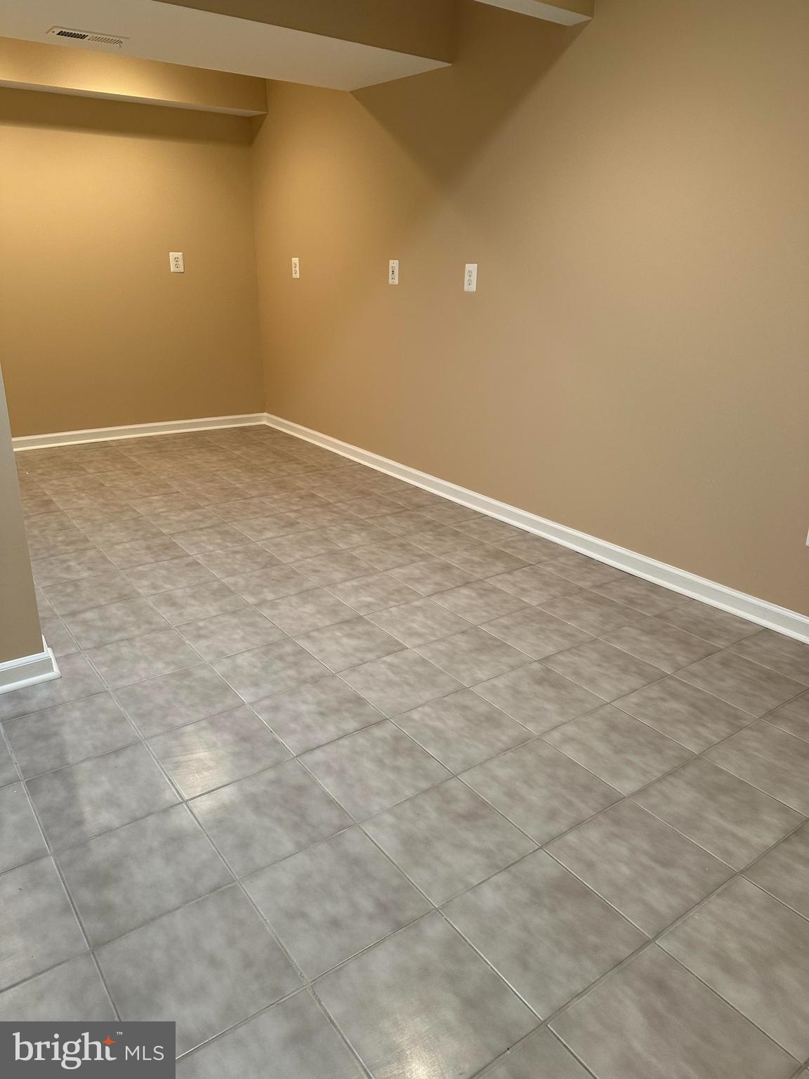 8392 Tenbrook Drive Gainesville, VA 20155 - Photo 9 of 10 Kitchen area large for eat-in - fridge on order