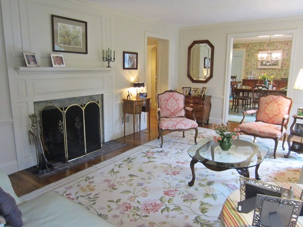 34 Arnold Road Wellesley, MA 02481 - Photo 3 of 19