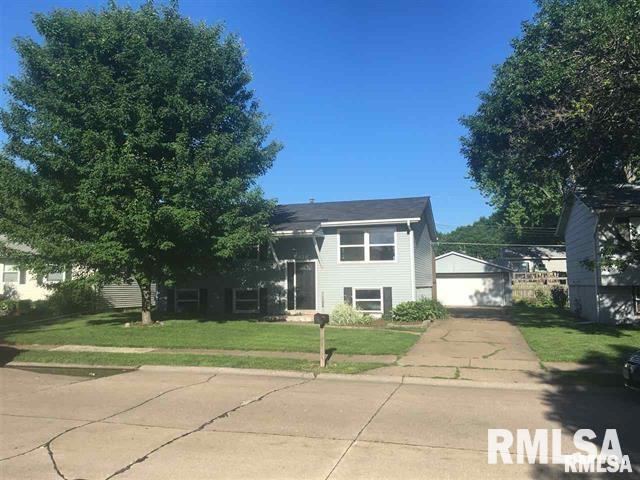 3218 Fairhaven Road Davenport, IA 52807 - Photo 5 of 7 a house view with a sitting space