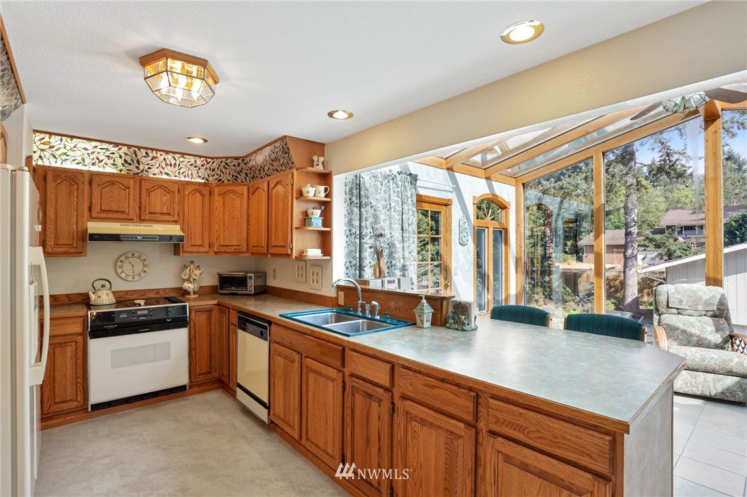 20548 Southeast 159th Street Renton, WA 98059 - Photo 11 of 25 Gallery Image 11
