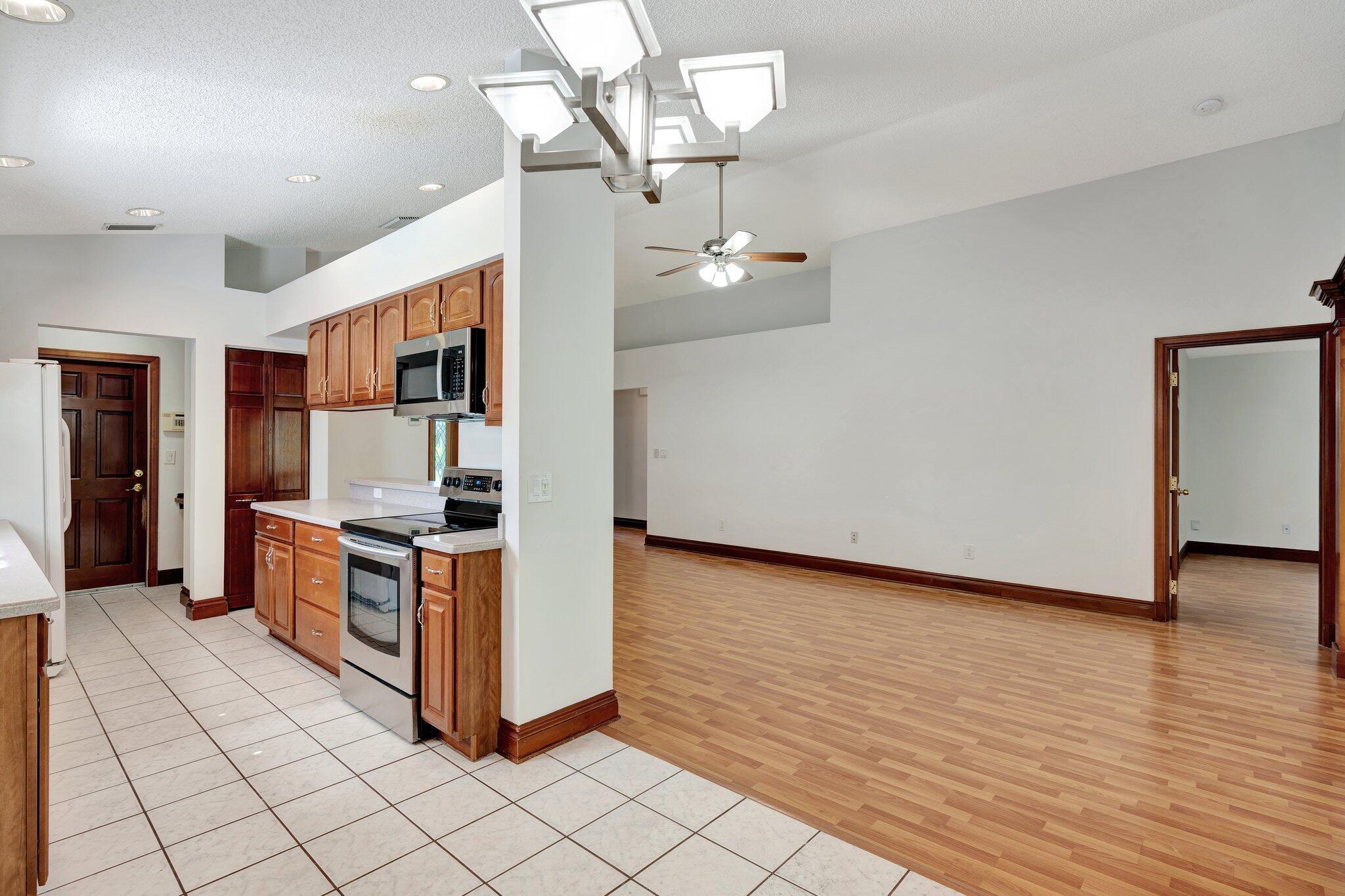 6149 Foster Street Jupiter, FL 33458 - Photo 8 of 25 KITCHEN