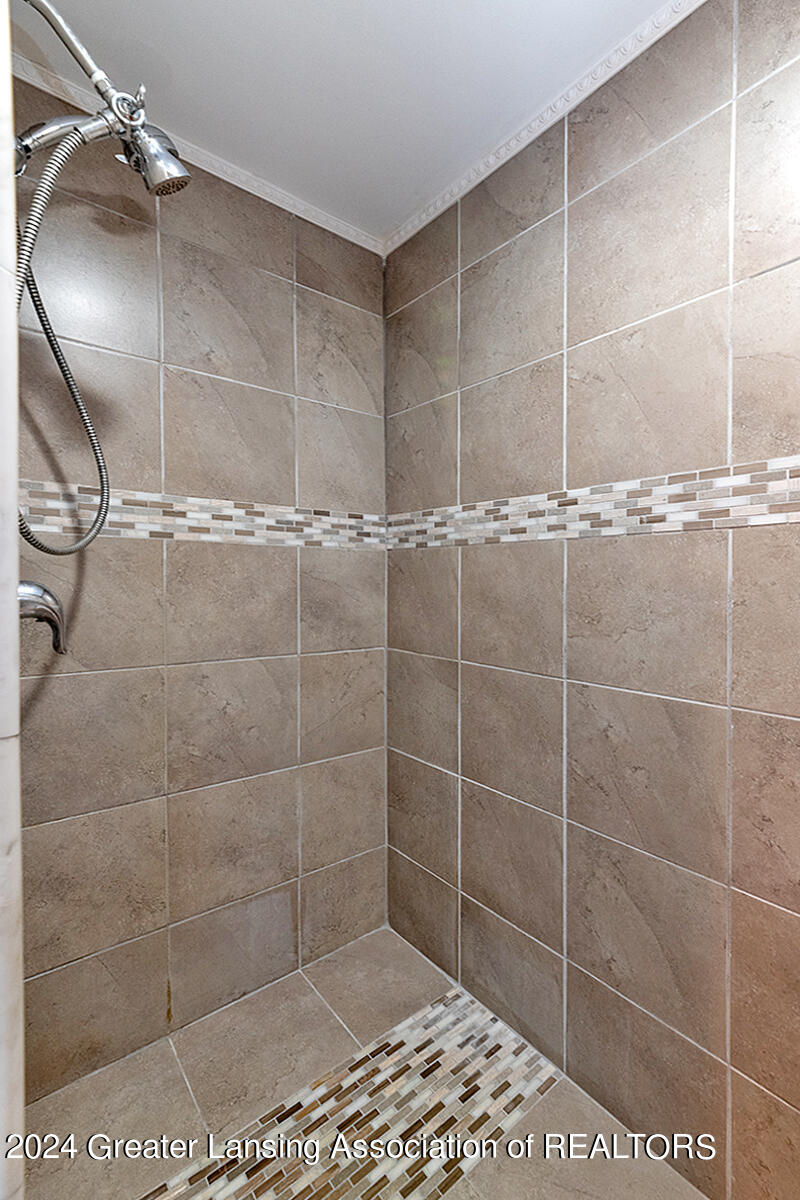6427 East Clark Road Bath, MI 48808 - Photo 32 of 41 22