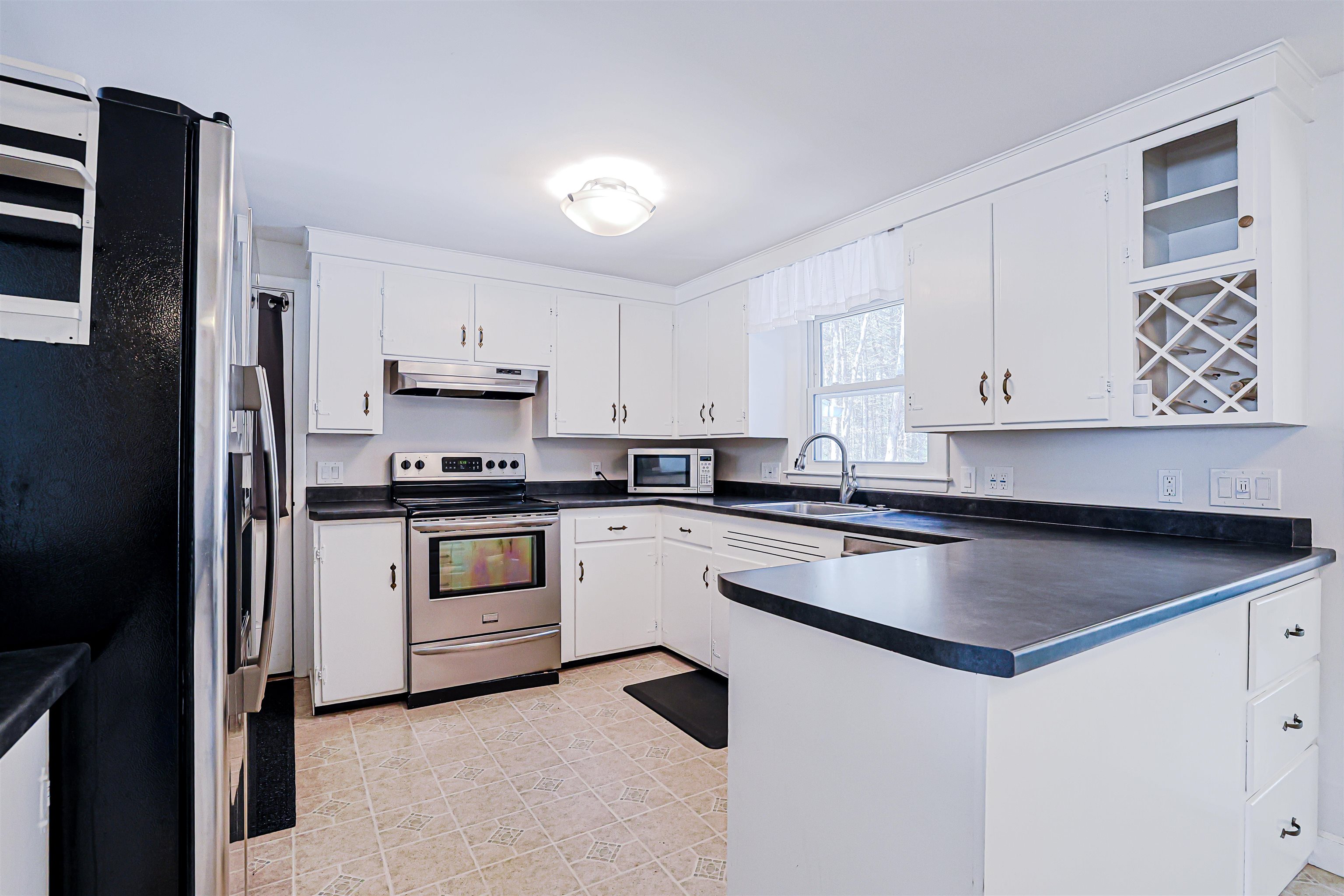 19 Strafford Road Dover, NH 03820 - Photo 11 of 35