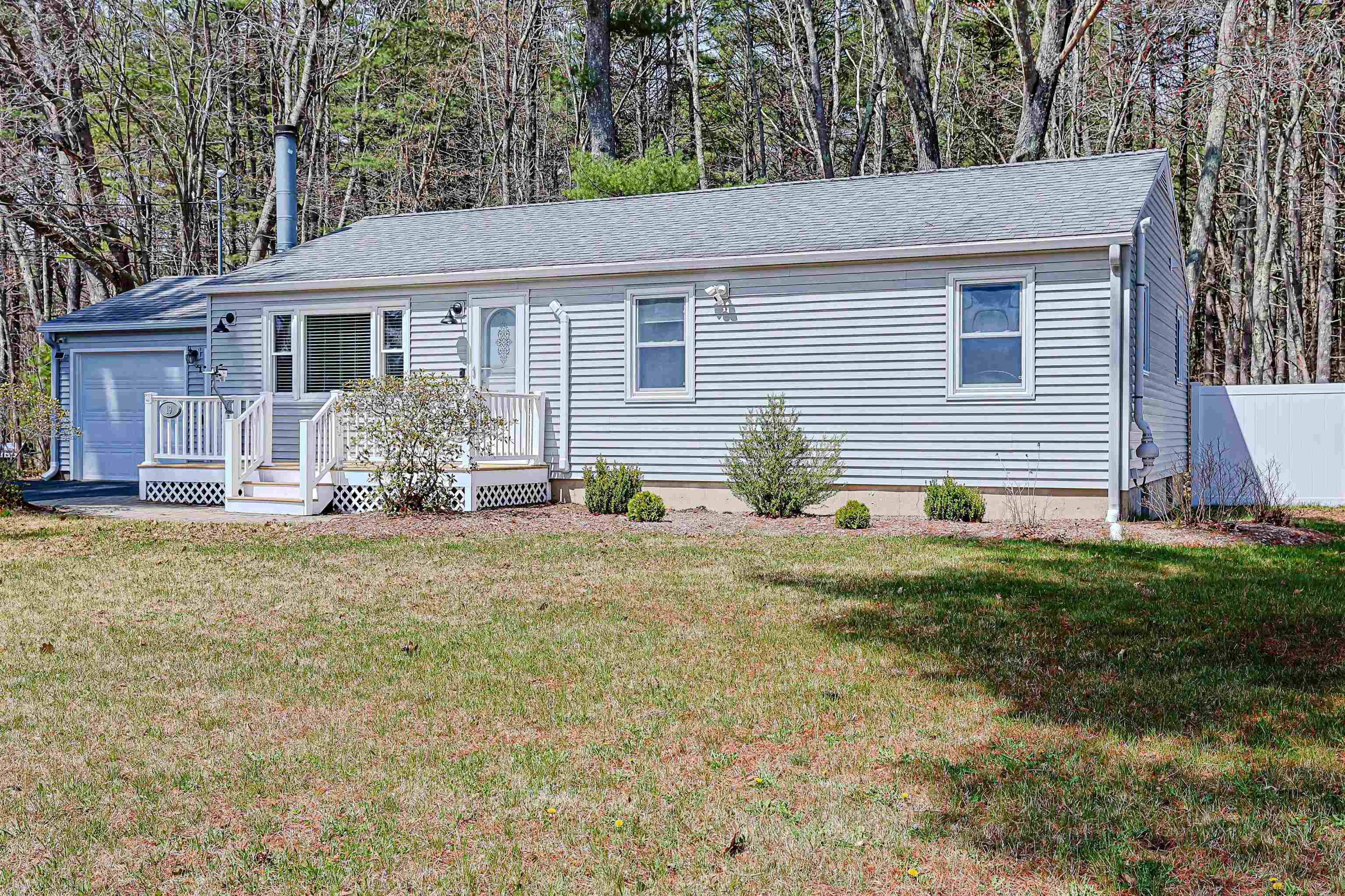 19 Strafford Road Dover, NH 03820 - Photo 2 of 35