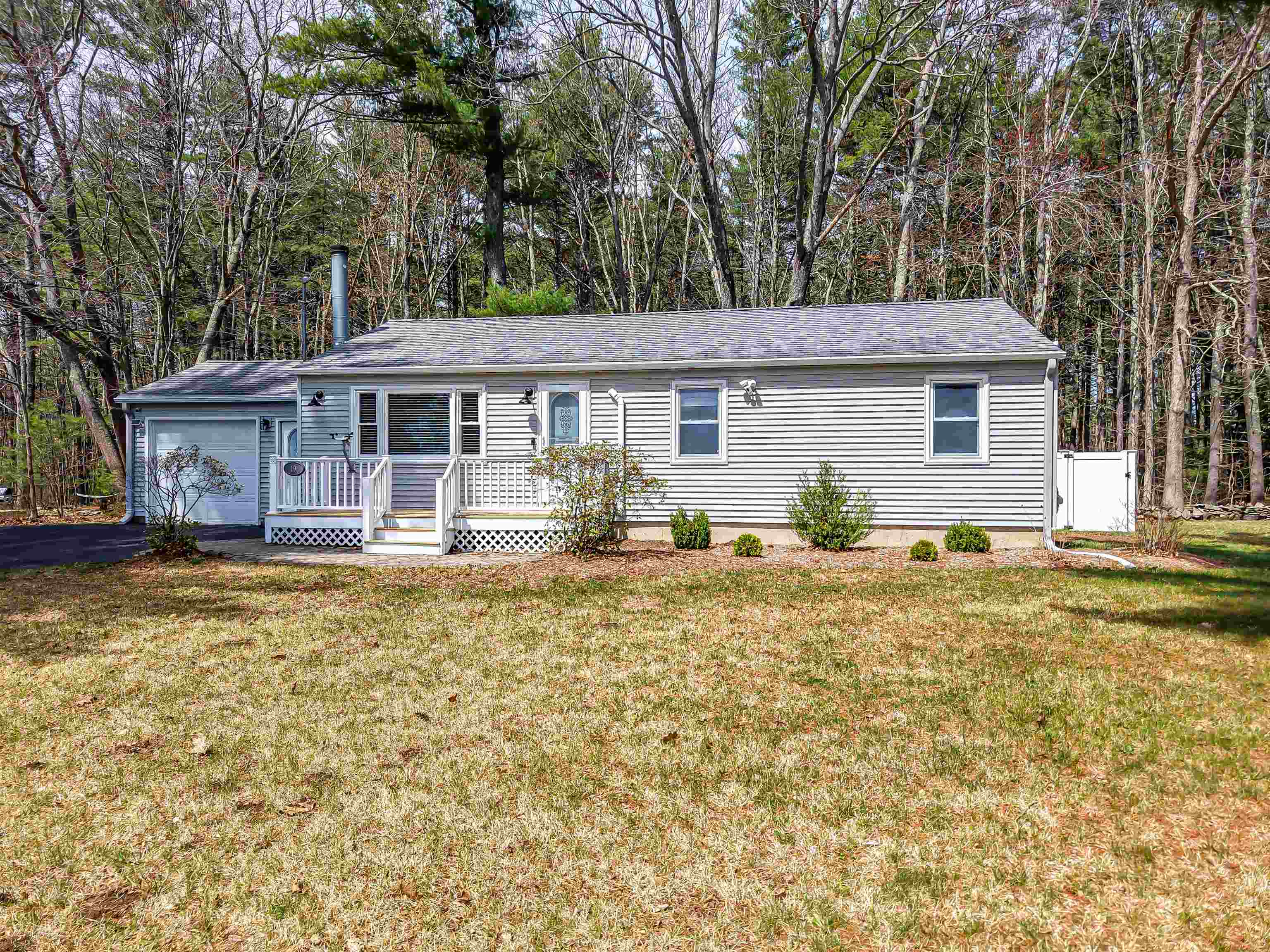 19 Strafford Road Dover, NH 03820 - Photo 5 of 35