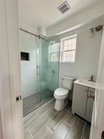 $1,125,000 | 104-39 210th Street | Bellaire Park