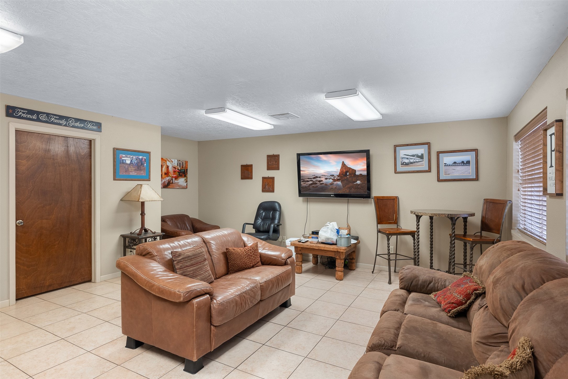 1611 Koy Road Bellville, TX 77418 - Photo 33 of 44 a living room with furniture and a flat screen tv
