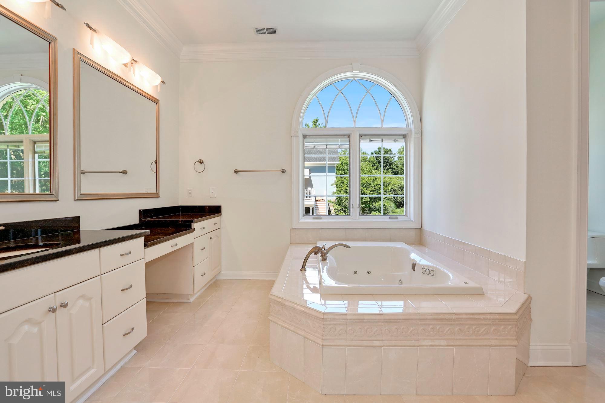 8705 Falls Road Potomac, MD 20854 - Photo 28 of 67 Master suite jetted tub