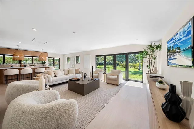 $2,900,000 | 10945 Southwest 75th Court, Pinecrest, FL 33156