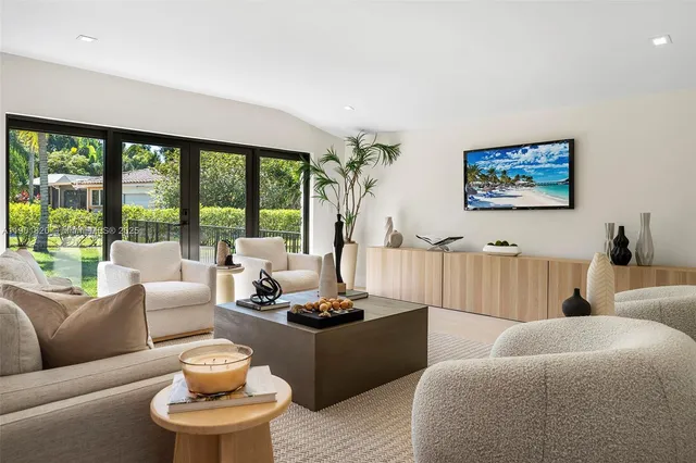 $2,900,000 | 10945 Southwest 75th Court, Pinecrest, FL 33156