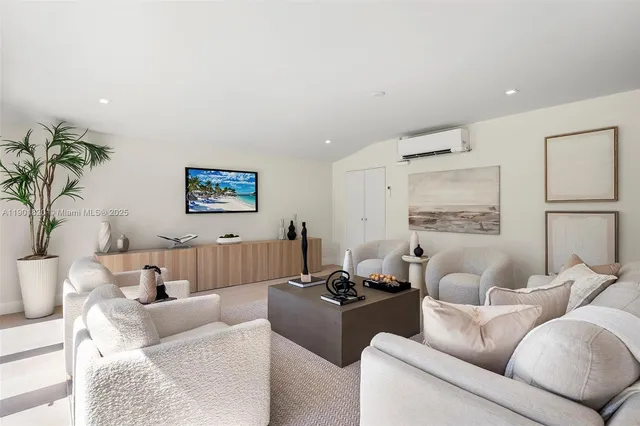 $2,900,000 | 10945 Southwest 75th Court, Pinecrest, FL 33156