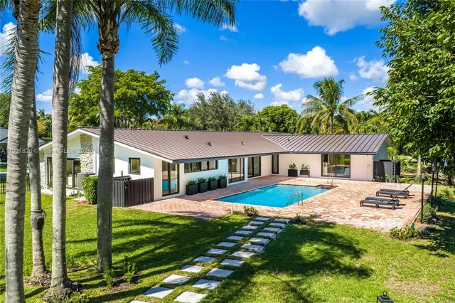 $2,900,000 | 10945 Southwest 75th Court, Pinecrest, FL 33156