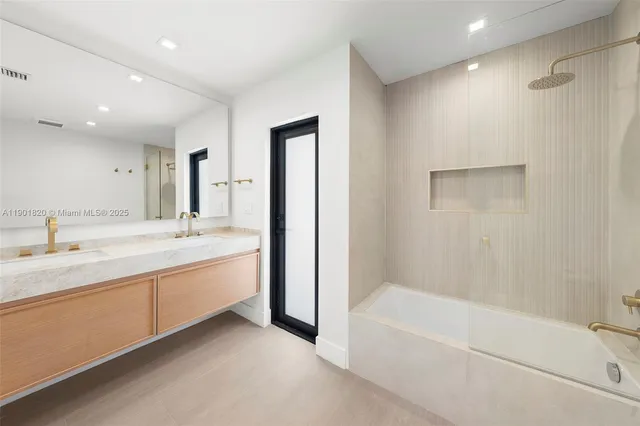 $2,900,000 | 10945 Southwest 75th Court, Pinecrest, FL 33156