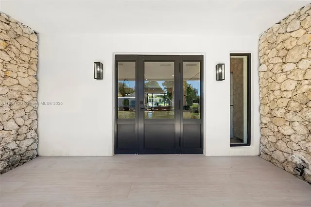 $2,900,000 | 10945 Southwest 75th Court, Pinecrest, FL 33156