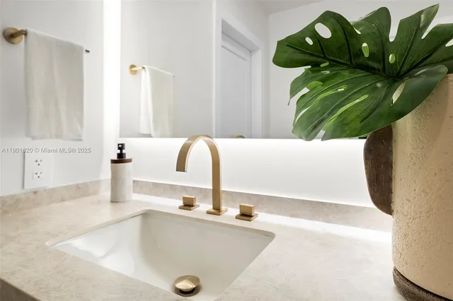 $2,900,000 | 10945 Southwest 75th Court, Pinecrest, FL 33156