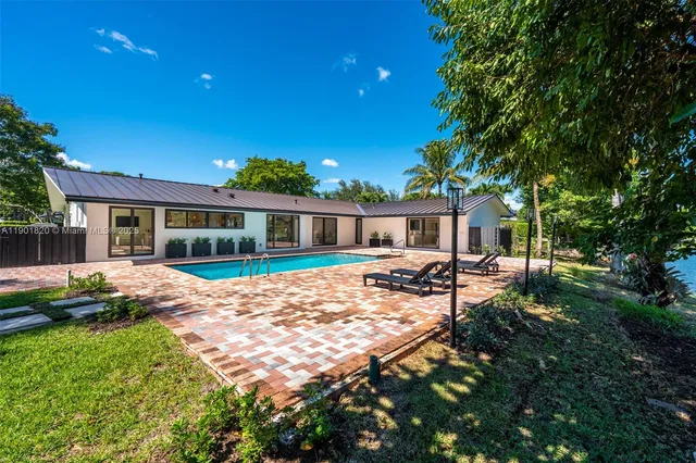 $2,900,000 | 10945 Southwest 75th Court, Pinecrest, FL 33156