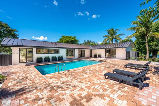 $2,900,000 | 10945 Southwest 75th Court, Pinecrest, FL 33156