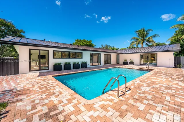 $2,900,000 | 10945 Southwest 75th Court, Pinecrest, FL 33156