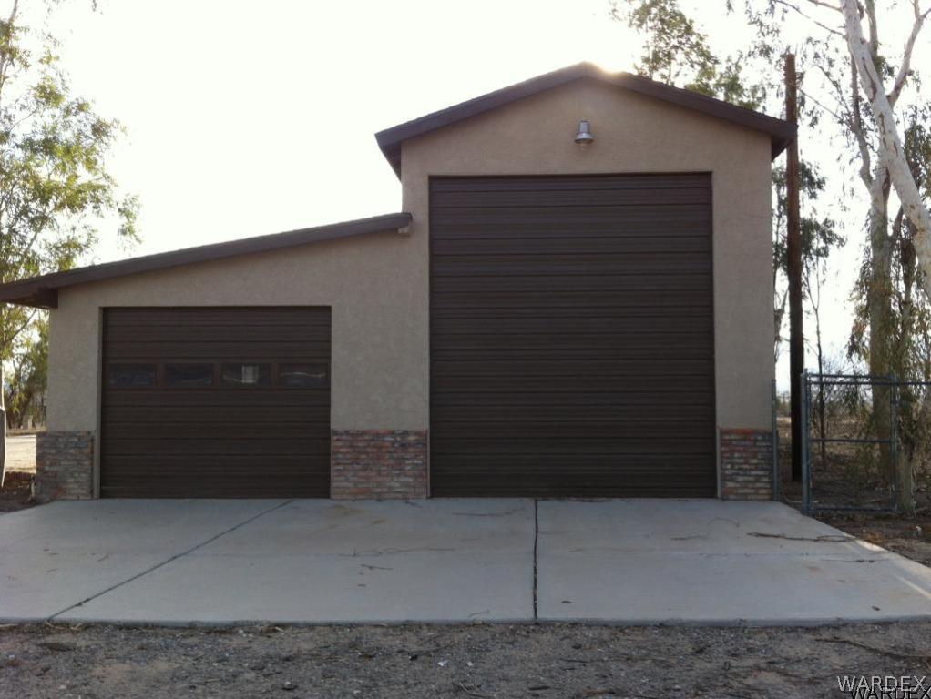 1301 Gardner Road Fort Mohave, AZ 86426 - Photo 3 of 9 OVERSIZED GARAGES