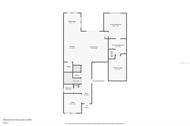 a picture of a very nice looking hallway