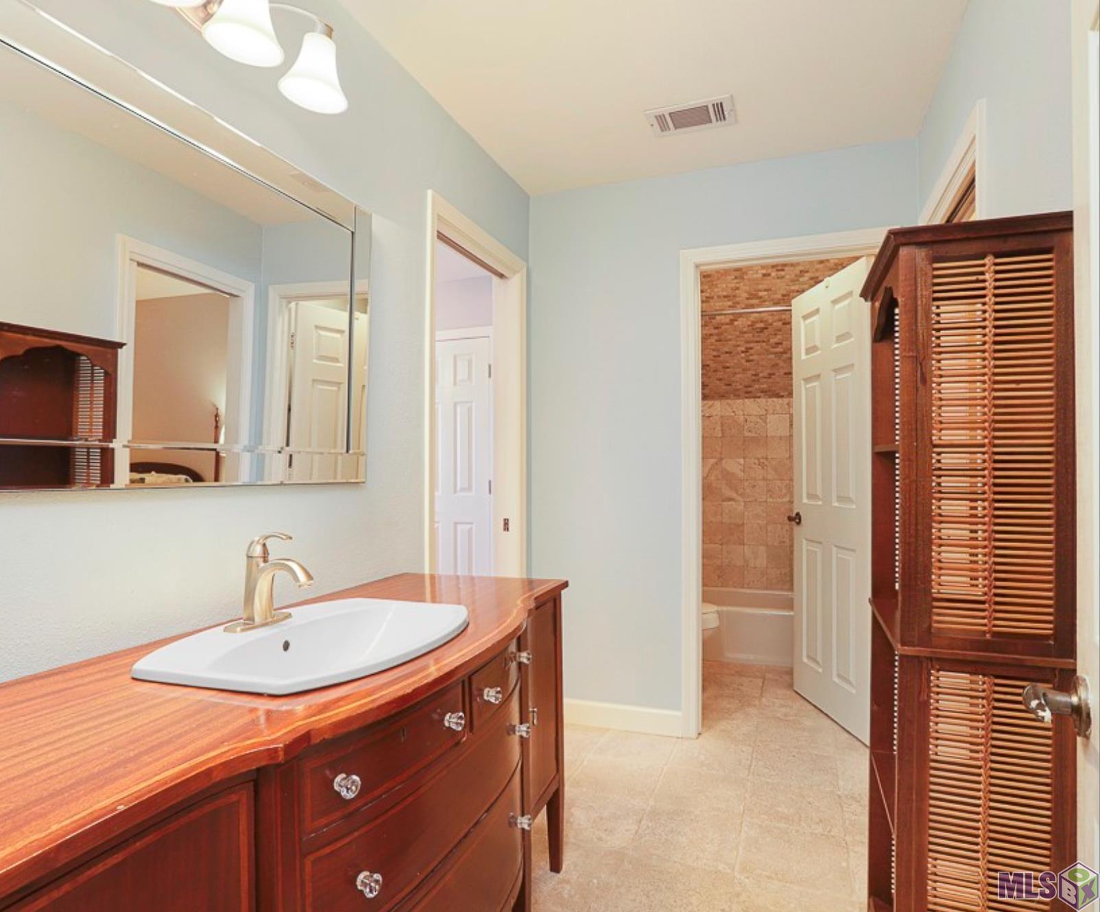 13505 North Amiss Road Baton Rouge, LA 70810 - Photo 29 of 31 Apartment Bath