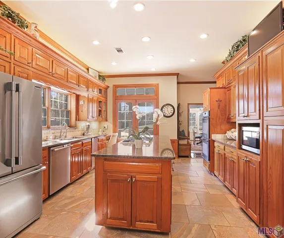 $2,500,000 | 13505 North Amiss Road, Baton Rouge, LA 70810