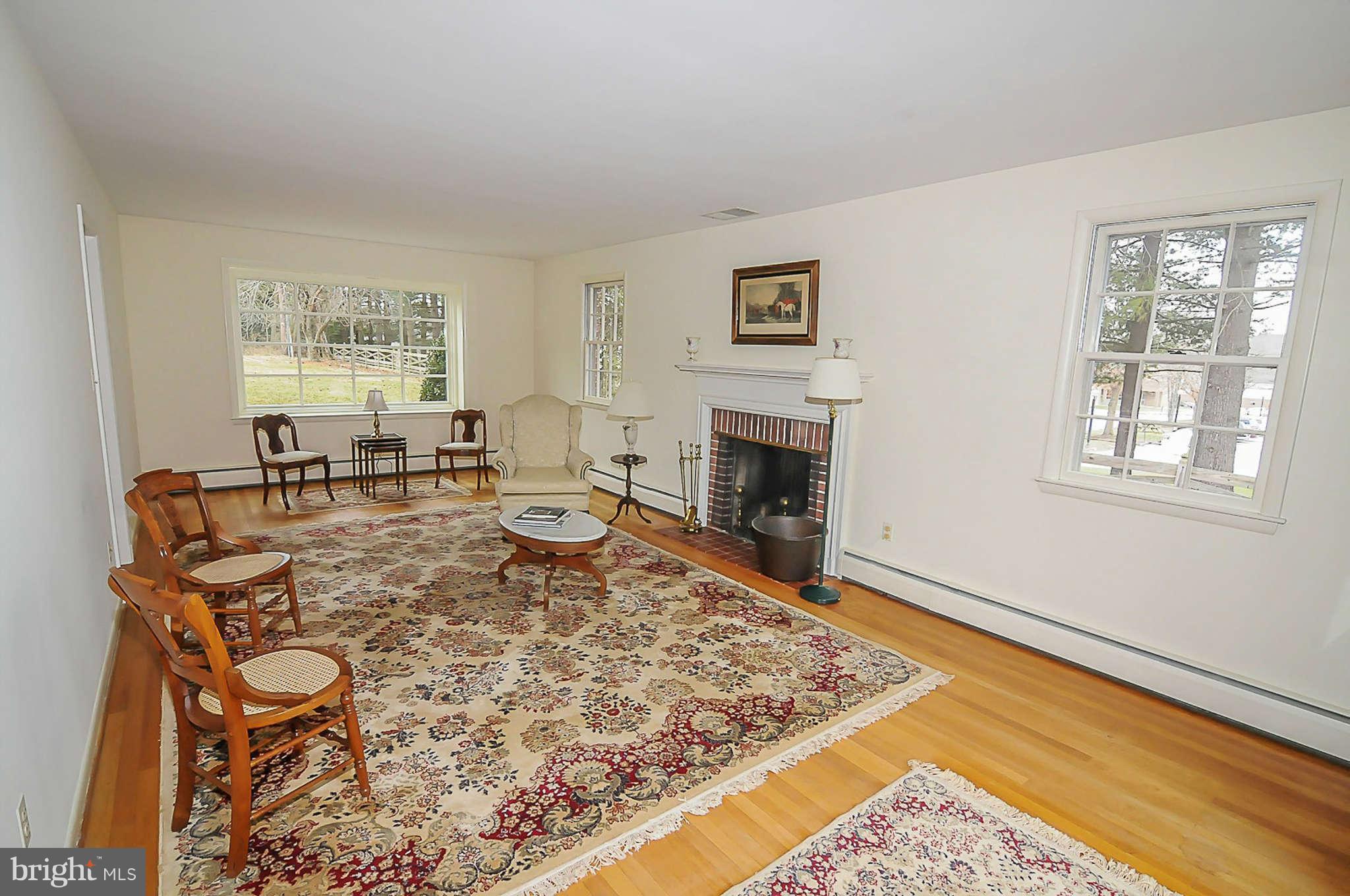 9119 Northfield Road Ellicott City, MD 21042 - Photo 3 of 24 Living Room